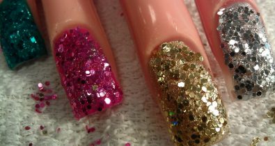 ways-to-wear-glitter-nails